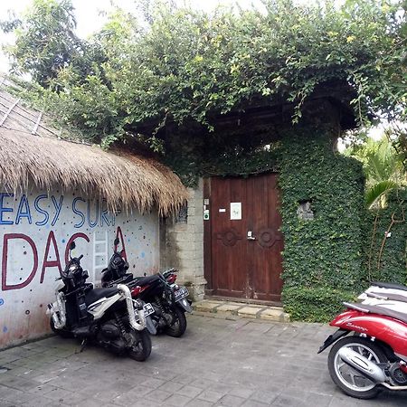 Easy Surf Dacha Hotel Canggu Eksteriør billede